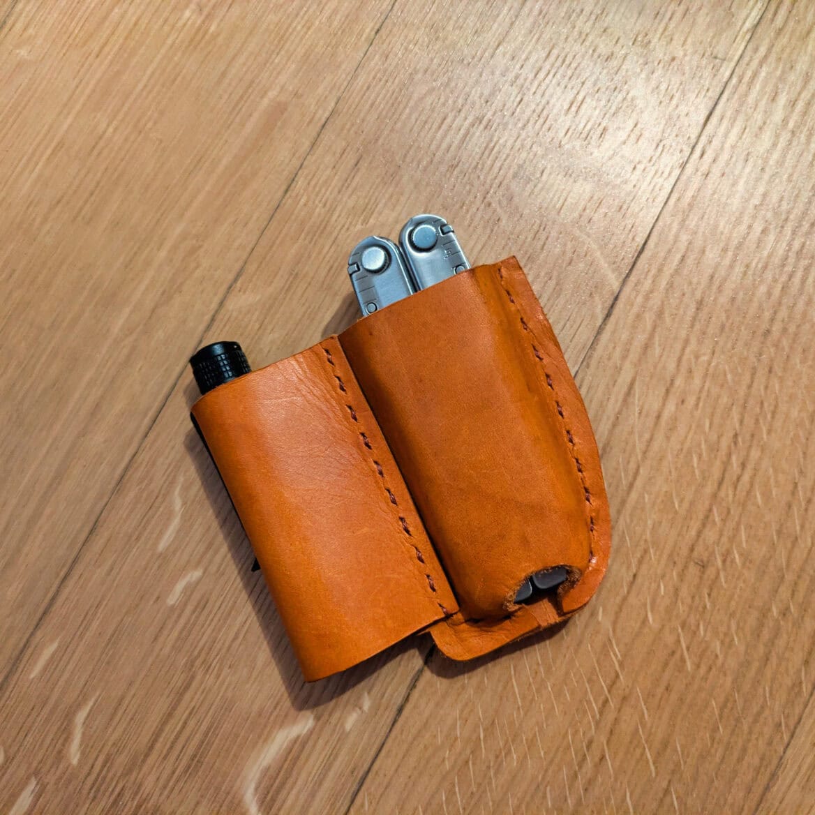 Javello Fodero per Leatherman con porta accessori in pelle colore cognac arancio