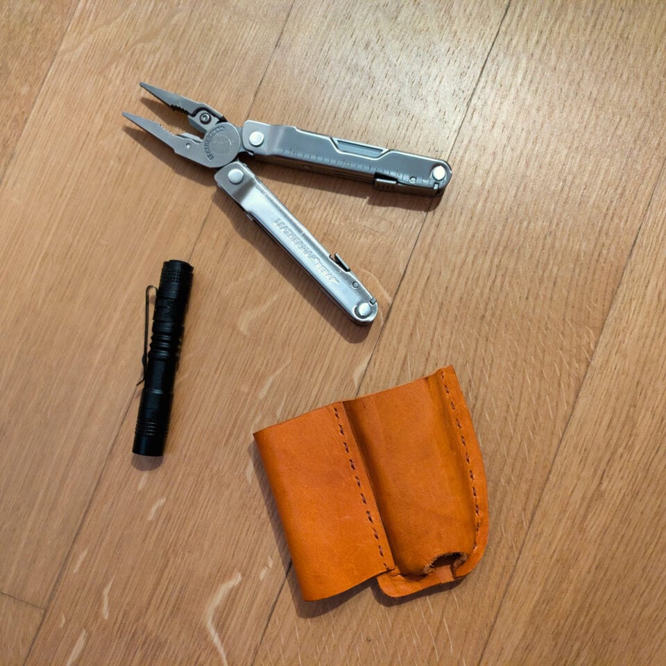 Javello Fodero per Leatherman con porta accessori in pelle colore cognac arancio