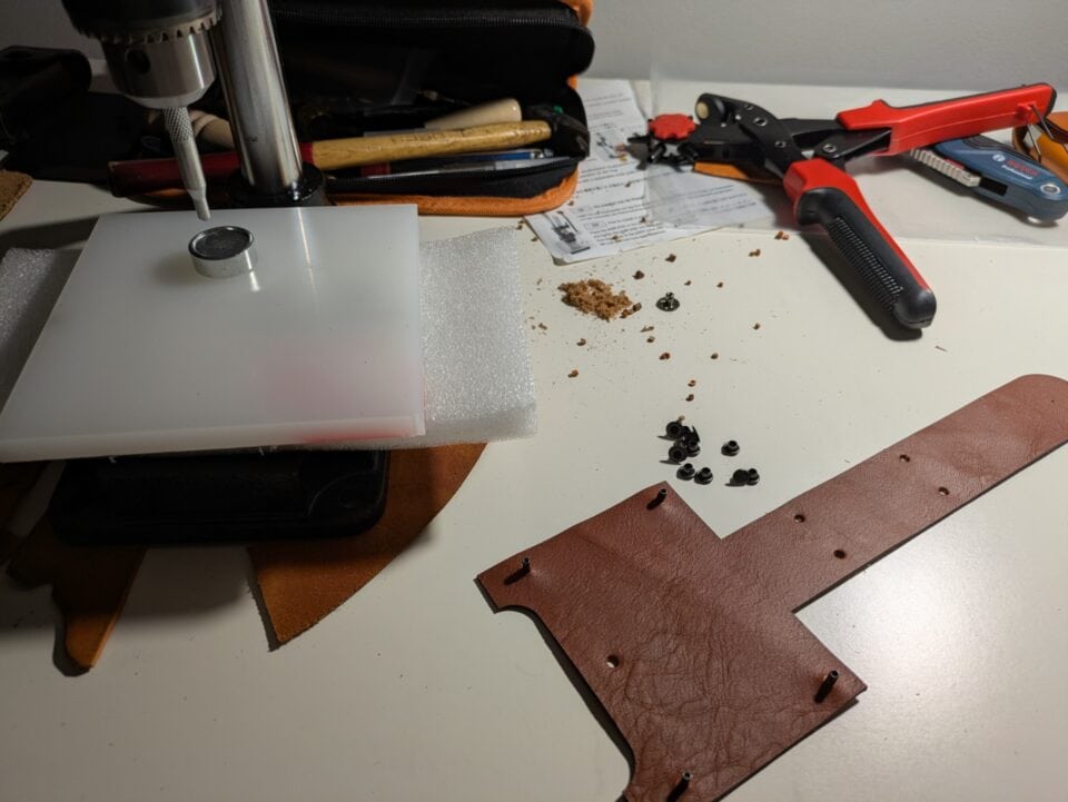 Scrivania lavorazione pelle